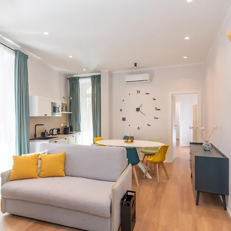 Modern Flat 3 Bed Near Center Apartmán
