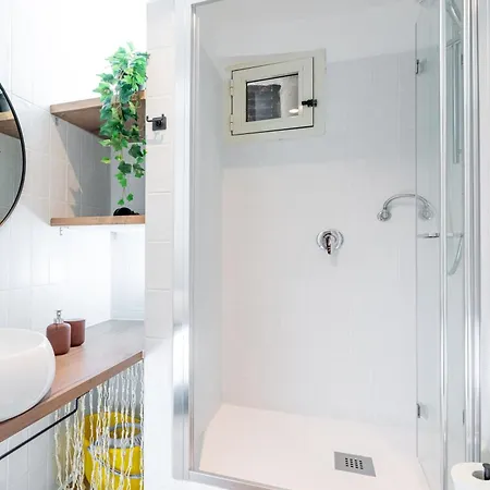 Modern Flat 3 Bed Near Center *